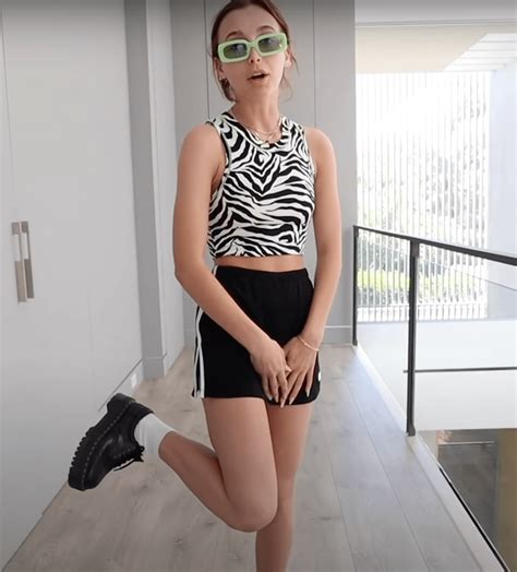 emma chamberlain outfits